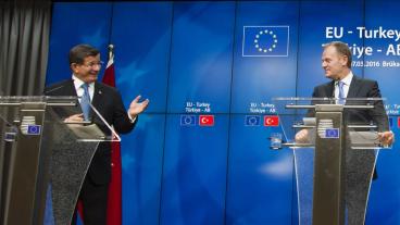 Turkiets premiärminister Ahmet Davutoğlu och Europeiska rådets ordförande Donald Tusk efter måndagen möte.