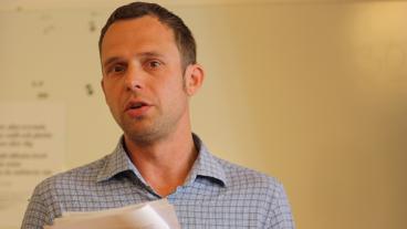 Jens Holm (V) sitter i riksdagens EU-nämnden. Arkivbild.