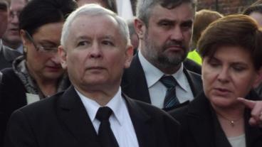 Lag och rättvisas ledare Jarosław Kaczyński tillsammans med premiärminister Beata Szydło från samma parti. Arkivbild.