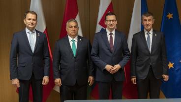 Visegradländernas premiärministrar (från vänster till höger): Slovakiens Igor Matovič, Ungerns Viktor Orbán, Polens Mateusz Morawiecki och Tjeckiens Andrej Babiš. Arkivbild.