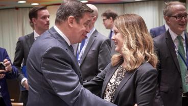 Svenska landsbygdsministern Jennie Nilsson (S) röstade på måndagen nej till EU:s nya upphovsrättsdirektiv .Här tillsammans med Spaniens jordbruksminister Luis Planas Puchades vid ett möte tidigare i vår.