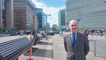 Per Hidesten, VD för Industriföretagarna, framför EU-kommissionen