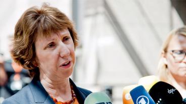 EU:s utrikeschef Catherine Ashton vill behålla handel och visst bistånd till Egypten.