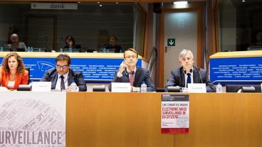 En stol lämnades symboliskt tom för den brittiska spionchefen Iain Lobban som uteblev från torsdagens utfrågning i EU-parlamentets rättighetsutskott.