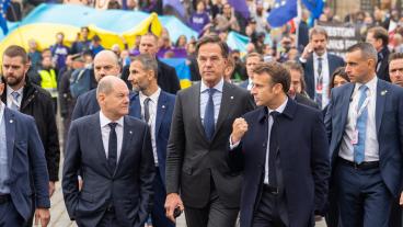 Den tyske förbundskanslern Olaf Scholz (till vänster) i samtal under förra veckans informella EU-toppmöte i Prag.