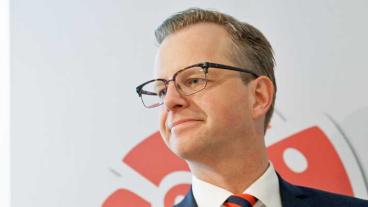 Närings- och innovationsminister Mikael Damberg (S) vill lyfta fram löntagarnas rättigheter i handelsavtalet mellan EU och USA men facken är rädda att det inte räcker.