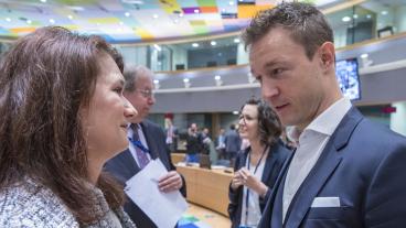 EU-ministrar Ann Linde (Sverige) och Gernot Blümel (Österrike) vid ett tidigare möte. Arkivbild.