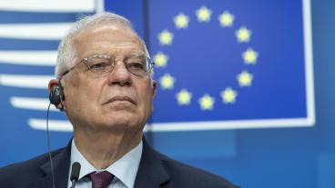 "EU och Sverige får inte stillatigande se på när Kina nu inför inskränkningar mot Hong Kong", säger Jens Holm (V). 