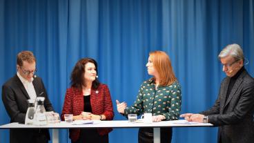 Moderatorn Samuel Engblom från TCO, EU-minister Ann Linde (S), Centerpartiledaren Annie Lööf och tidigare DN-journalisten Henrik Brors.