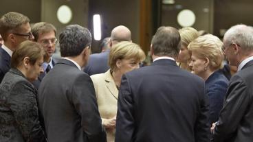 Stats- och regeringschefer samlade kring den tyska förbundskanslern Angela Merkel. Arkivild.