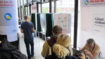 Röstfebern stiger i Sverige men ligger långt från valdeltagandet i riksdagsvalen. 