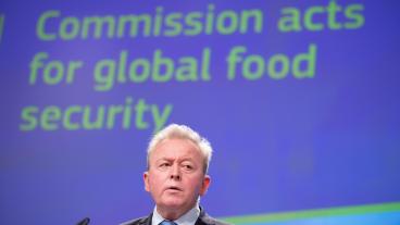 EU behöver producera mer mat säger EU:s jordbrukskommissionär Janusz Wojciechowski. 