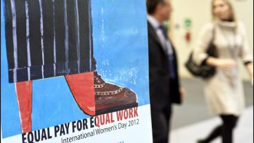Årets tema för internationella kvinnodagen i Europaparlamentet är lika lön för lika arbete.