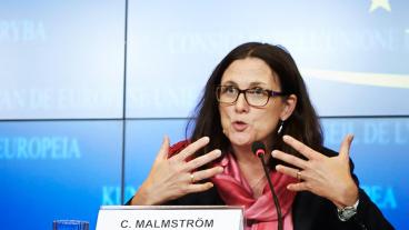 EU:s flyktingkommissionär Cecilia Malmström vill att medlemsländerna delar på ansvaret för mottagandet av flyktingar. 