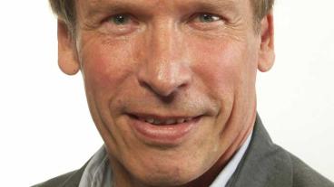 Utländska finansiella filialer måste granskas, skriver Mats Pertoft (MP)  (bild) och Isak Betsimon (MP). 