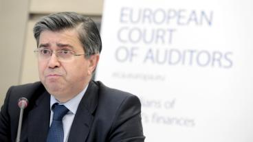 Baudilio Tomé Muguruza från europeiska revisionsrätten kritiserar EU-kommissionens hantering av Greklandskrisen.