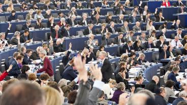 Efter EU-valet 2014 ska antalet parlamentariker skäras ned 15 mandat. Sverige riskerar att bli ett av de länder som förlorar.