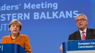 Tysklands förbundskansler Angela Merkel och EU-kommissionens ordförande Jean-Claude Juncker efter söndagens möte-