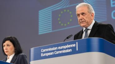 EU-kommissionärerna Věra Jourová och Dimitris Avramopoulos.