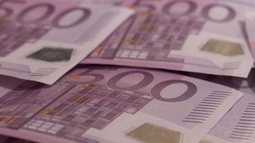 Tyskland uppges gå med på att öka den ekonomiska brandväggen runt euroländerna. Det skulle lugna finansmarknaderna.