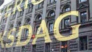 Ekonomiska politiken fortsätter regering och riksdag att bestämma över skriver Gustav Blixt (M).