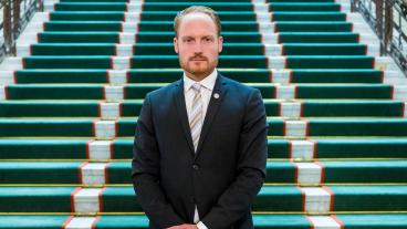 Sverigedemokraternas utrikespolitiska talesperson Aron Emilsson listar fem punkter, se nedan,  på vad som bör ske för att möta ett alltmer aggressivt Ryssland.