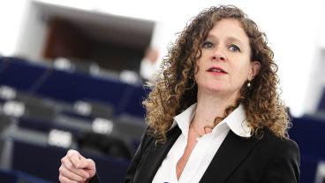 Nederländska liberalen Sophie in 't Veld sitter i EU-parlamentets granskningskommitté med uppdrag att utreda användning av övervakningssystem i EU. 