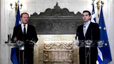 Greklands premiärminister Alexis Tsipras har tvingats acceptera tuffa reformer och krav i utbyte mot krislån. Här på möte med Europeiska rådets ordförande Donald Tusk. Arkivbild. 