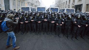 Kravallpolis i Kiev, Ukraina. Arrivbild.